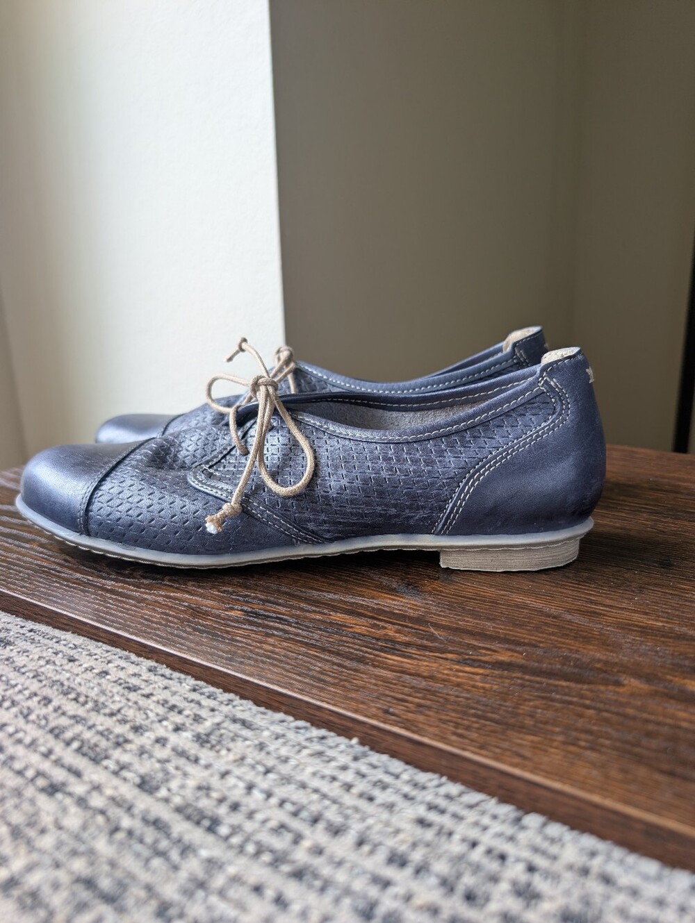 Taos Jiminy Blue Leather Perforated Oxford Lace Up Cap Toe Shoes